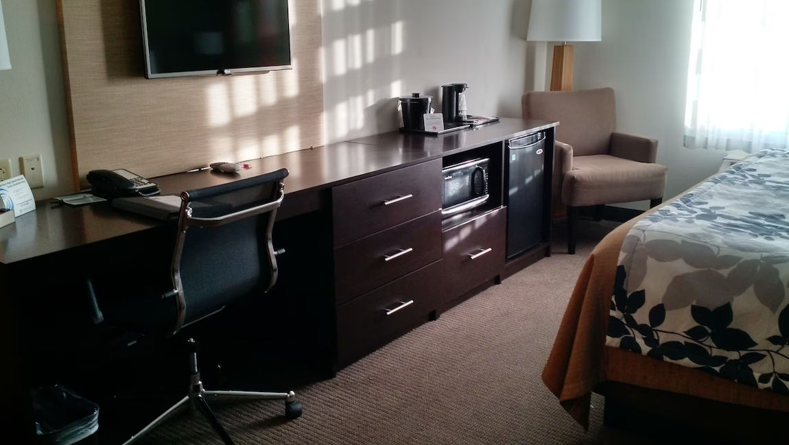 Sleep Inn & Suites DeFuniak Springs Review — Budget Hotel Near Destin FL
