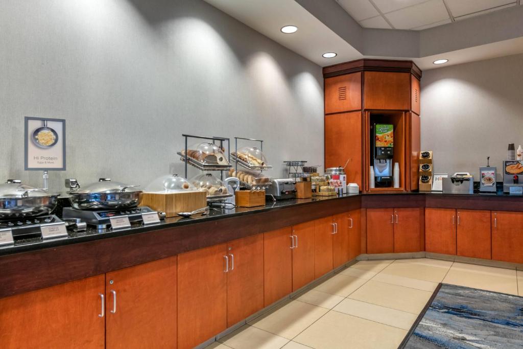 Fairfield Inn & Suites Holiday Fairfield Inn & Suites Holiday