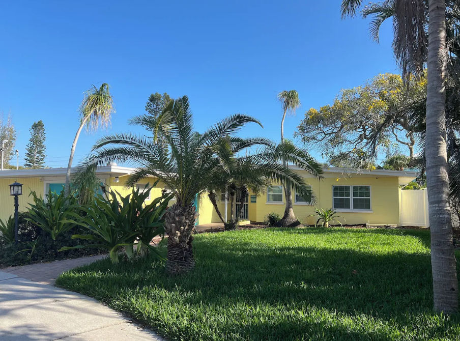 Siesta Key 4-Bedroom Vacation Rental with Heated Pool | Casa La Plage Siesta Key 4-Bedroom Vacation Rental with Heated Pool | Casa La Plage
