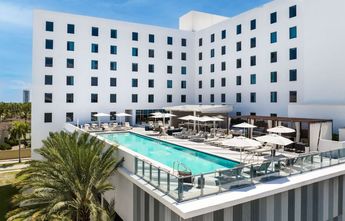 Aventura Rooftop Pool Hotel | AC Hotel by Marriott Miami Aventura
